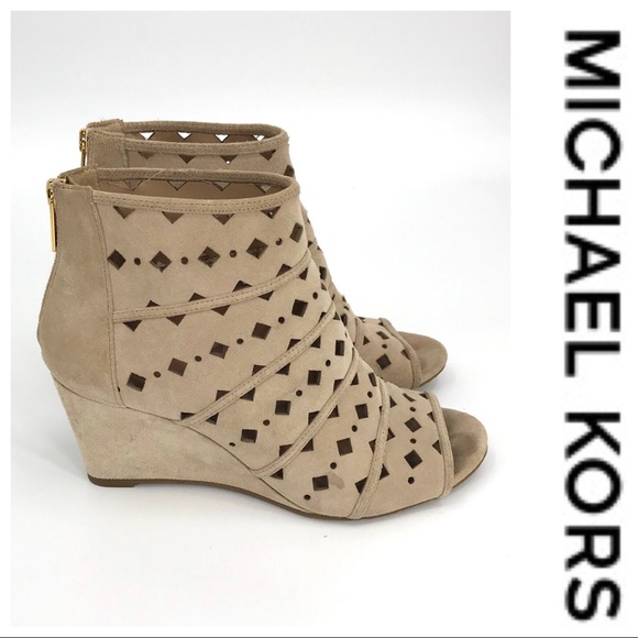 💕SALE💕Michael Kors Bisque Cage Ankle Boots - Picture 6 of 8